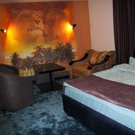 Nice Hotel Yerevan Exterior photo