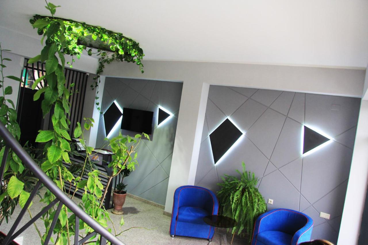 Nice Hotel Yerevan Exterior photo