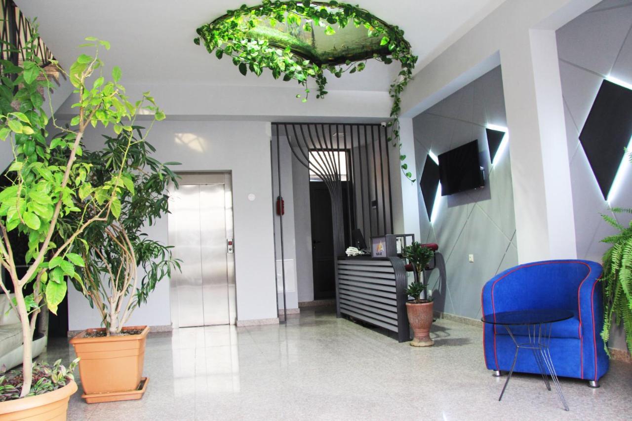 Nice Hotel Yerevan Exterior photo