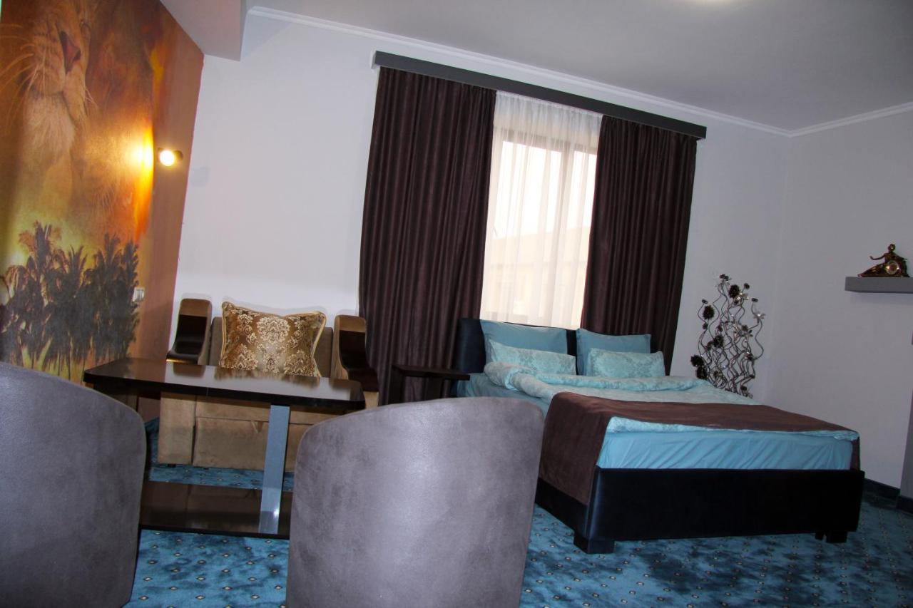 Nice Hotel Yerevan Exterior photo