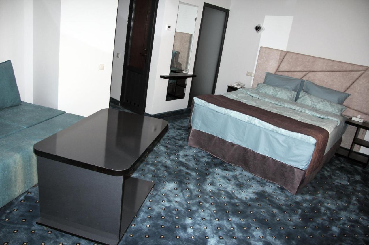 Nice Hotel Yerevan Exterior photo