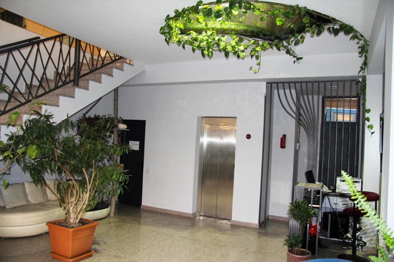 Nice Hotel Yerevan Exterior photo