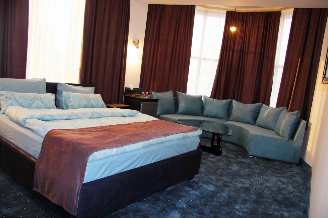 Nice Hotel Yerevan Exterior photo
